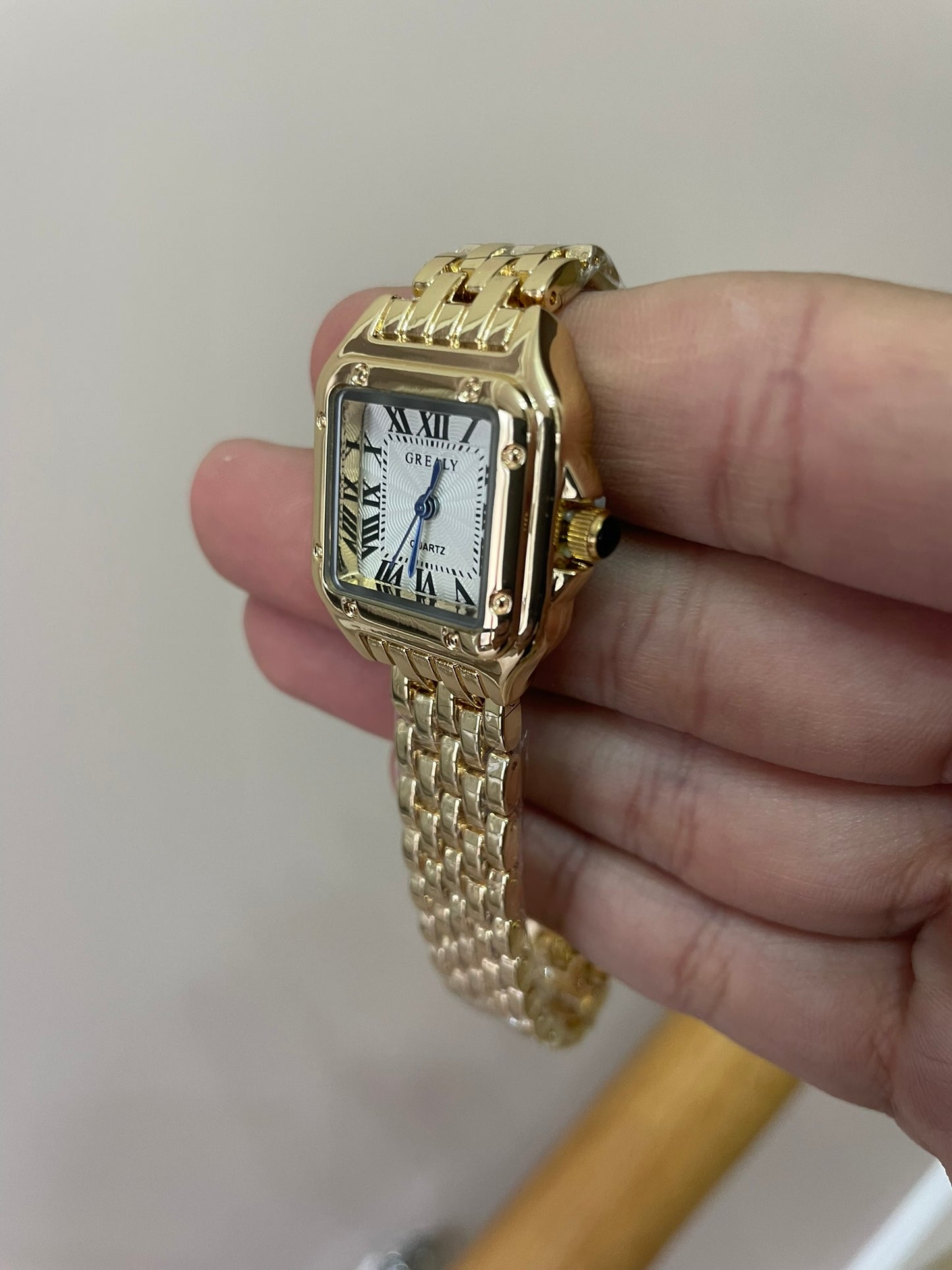 Women's Gold Rectangle Watch – White Dial, Stainless Steel Strap, Elegant Quartz Design