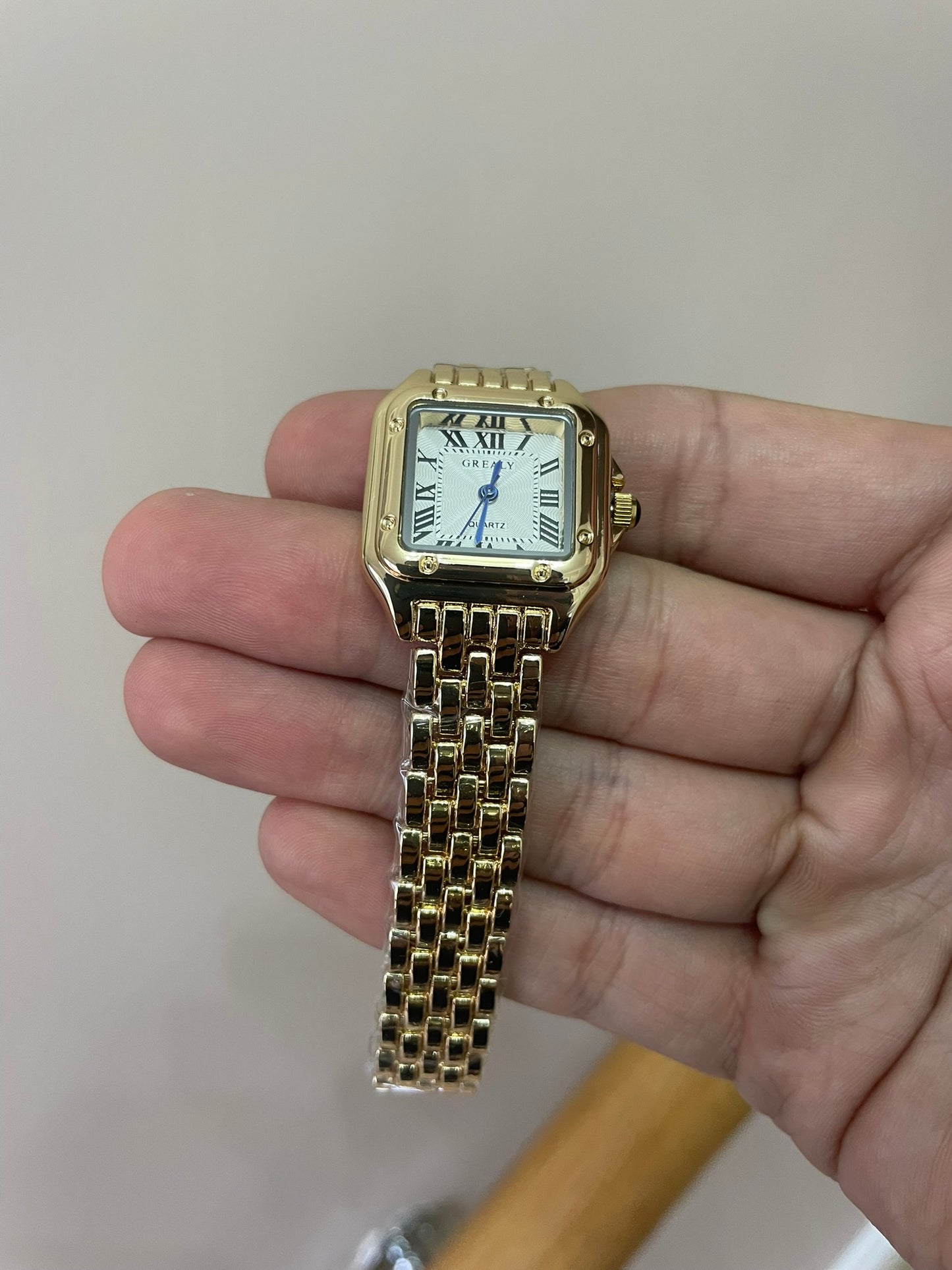Women's Gold Rectangle Watch – White Dial, Stainless Steel Strap, Elegant Quartz Design