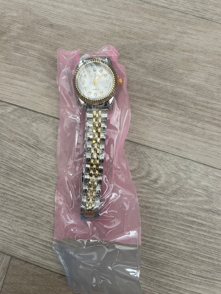Women watch Fashion Round Room Gold Steel Band Quartz Wristwatch