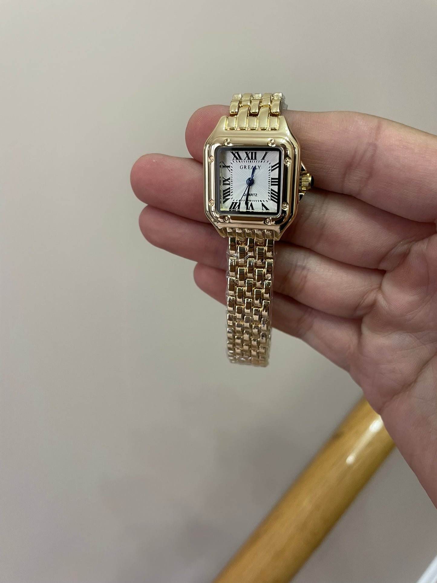 Women's Gold Rectangle Watch – White Dial, Stainless Steel Strap, Elegant Quartz Design