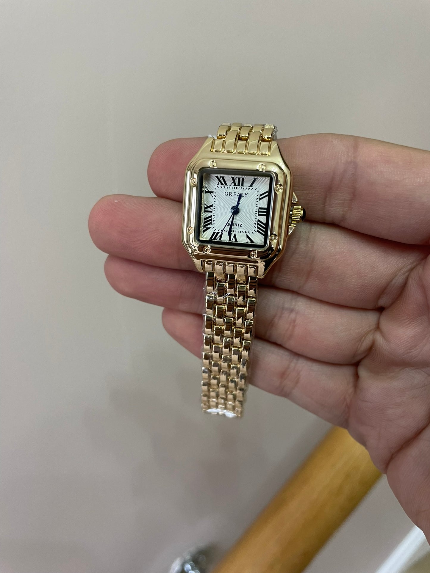 Women's Gold Rectangle Watch – White Dial, Stainless Steel Strap, Elegant Quartz Design