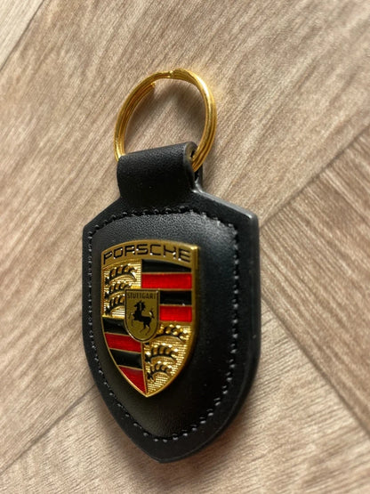 Porsche Leather Keyring – Black Crested Key Ring for Porsche 911, Panamera, Cayenne, Taycan, Macan, Carrera GT, 718, 928, 944, 968