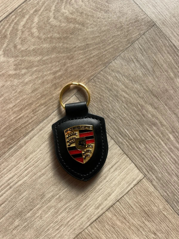 Porsche Leather Keyring – Black Crested Key Ring for Porsche 911, Panamera, Cayenne, Taycan, Macan, Carrera GT, 718, 928, 944, 968