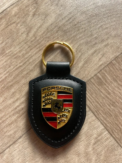 Porsche Leather Keyring – Black Crested Key Ring for Porsche 911, Panamera, Cayenne, Taycan, Macan, Carrera GT, 718, 928, 944, 968