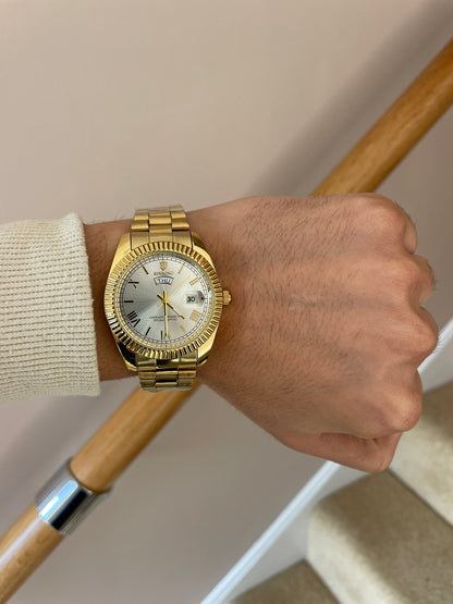 Men luxury watch with gold jubilee bracelet and silver/white dial