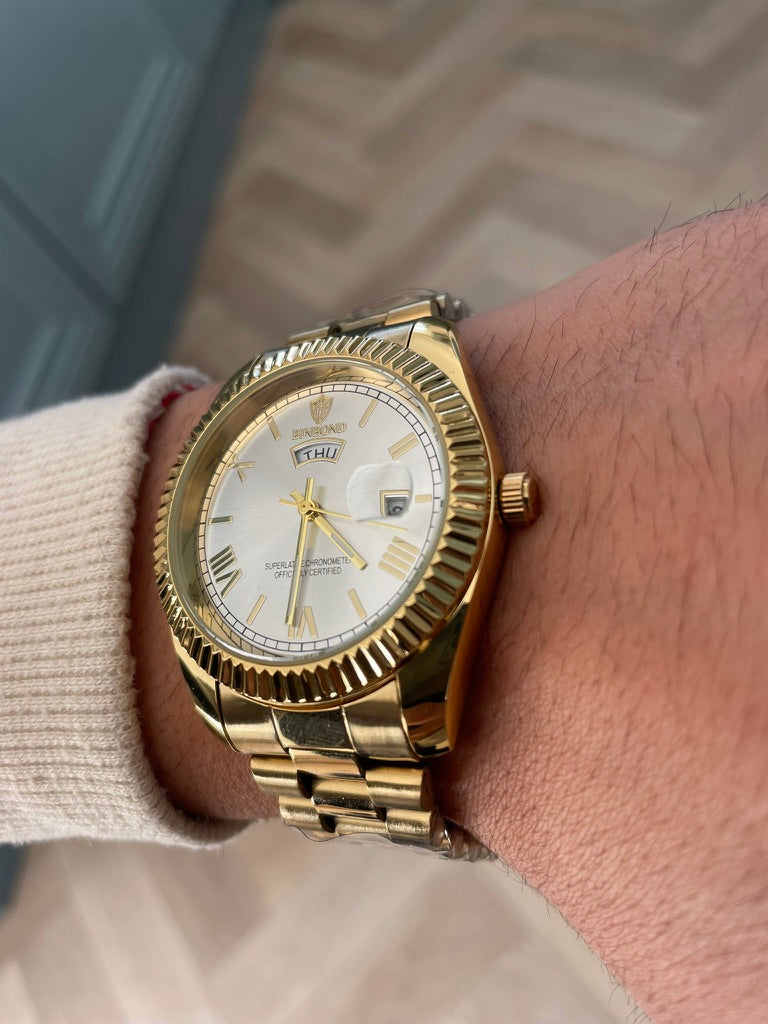 Men luxury watch with gold jubilee bracelet and silver/white dial