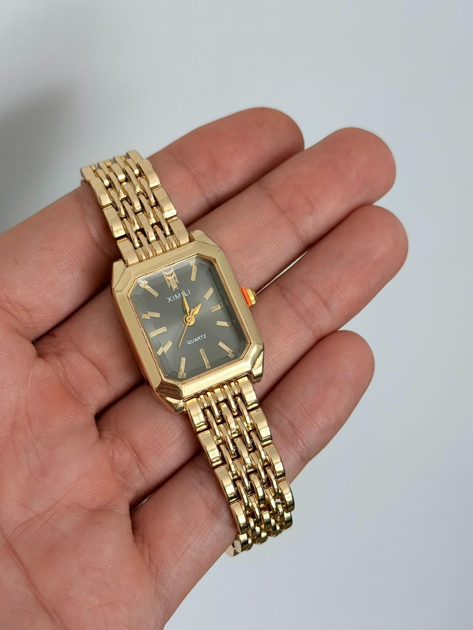 Women's Gold Square Watch black dial – Elegant Vintage Quartz Bracelet Timepiece