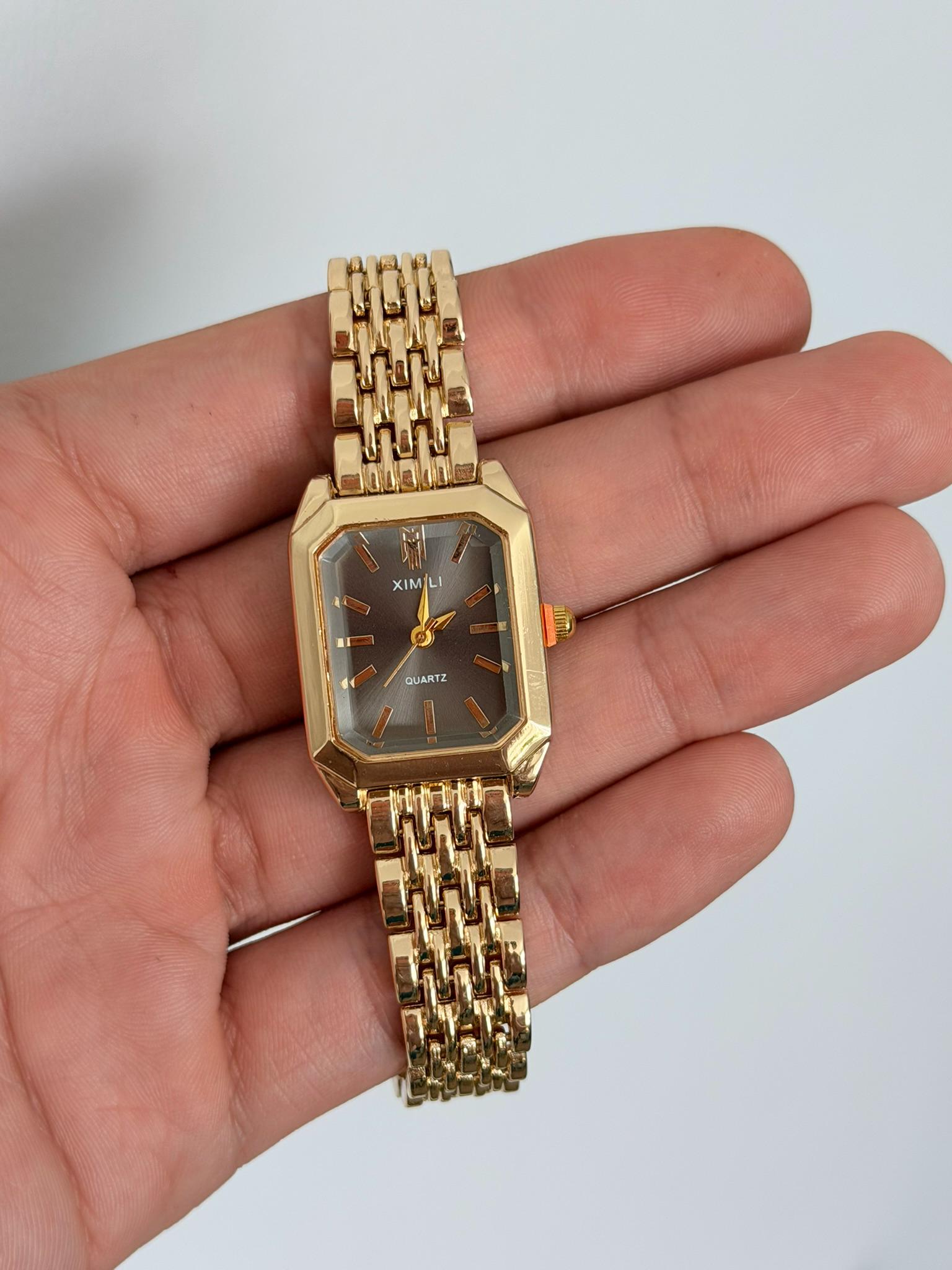 Women's Gold Square Watch black dial – Elegant Vintage Quartz Bracelet Timepiece