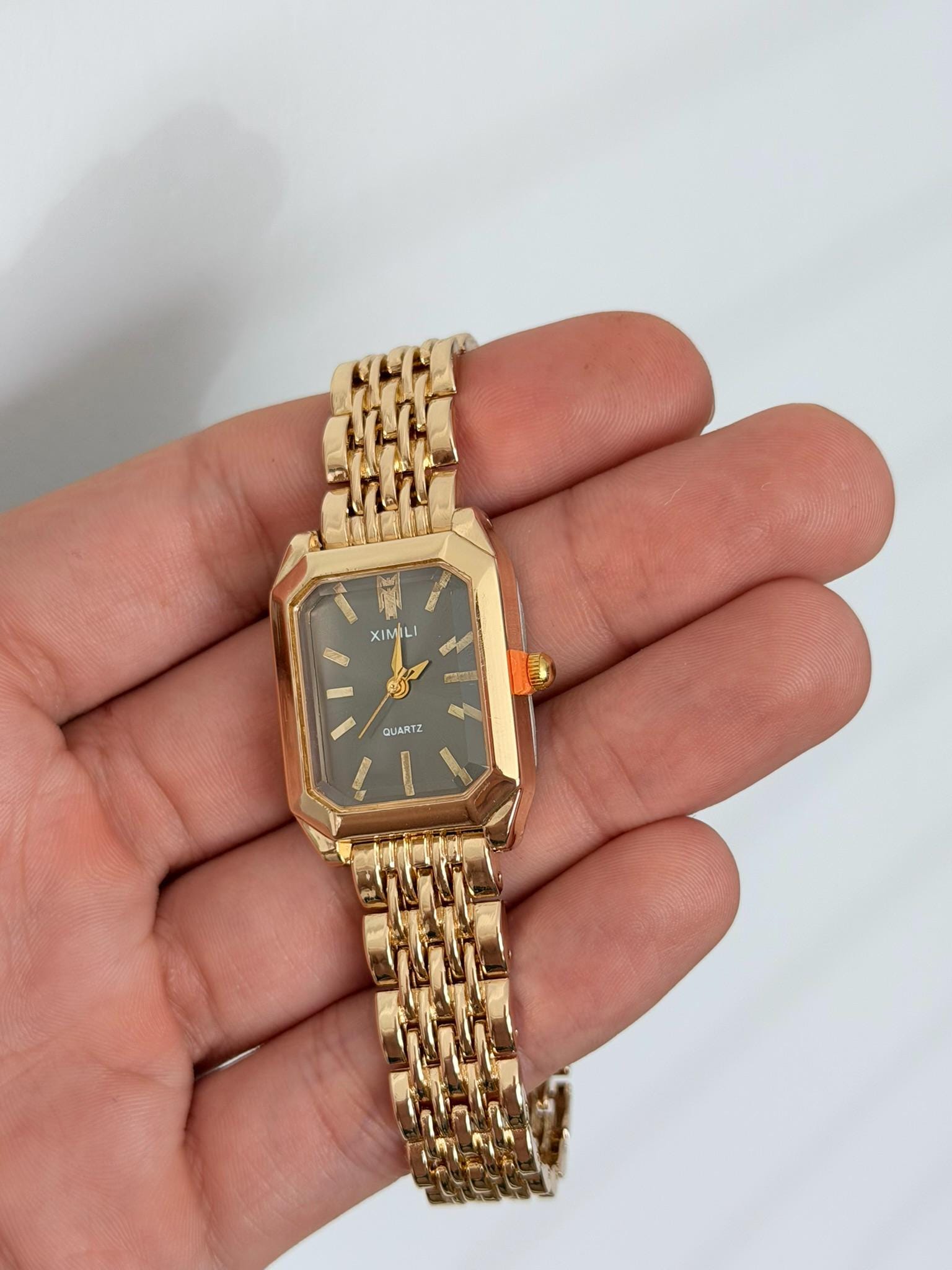 Women's Gold Square Watch black dial – Elegant Vintage Quartz Bracelet Timepiece