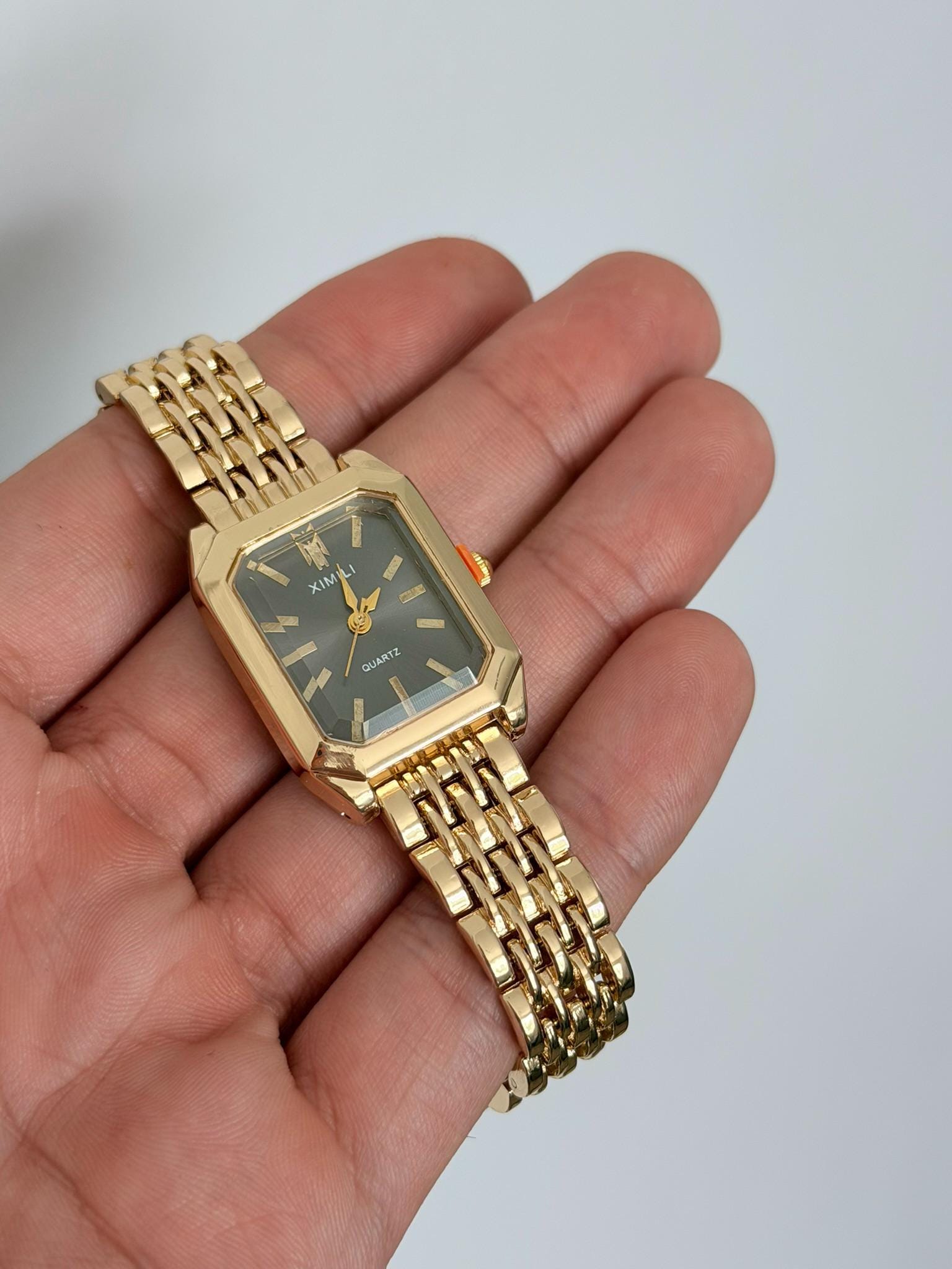 Women's Gold Square Watch black dial – Elegant Vintage Quartz Bracelet Timepiece