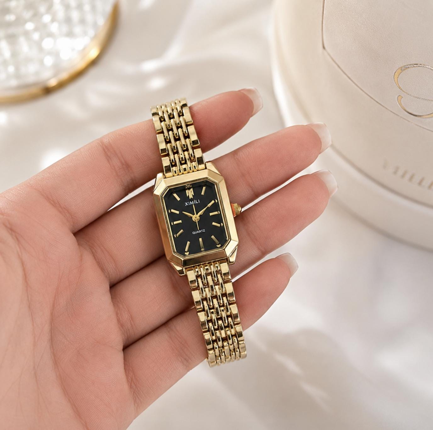 Women's Gold Square Watch black dial – Elegant Vintage Quartz Bracelet Timepiece